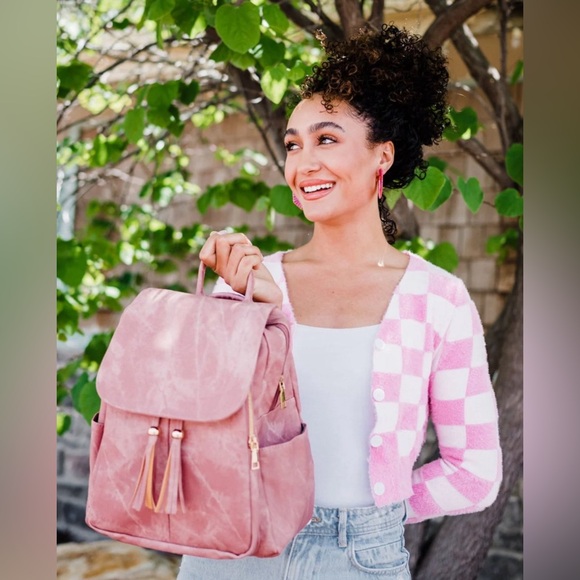 Modern+Chic Convertible Backpack 🎒 - Picture 2 of 6